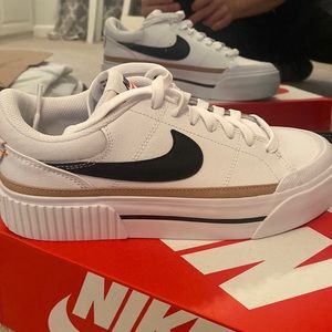 Nike COURT LEGACY LIFT 6.5. New in box